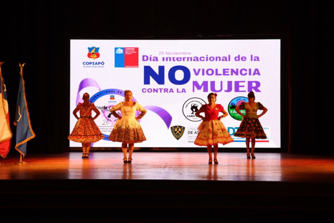 /mujeres-de-copiapo-participaron-en-gran-seminario-por-el-dia-internacional