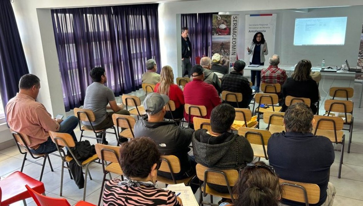 /local/informan-en-taltal-sobre-rebaja-de-patentes-a-pequenos-productores-mineros