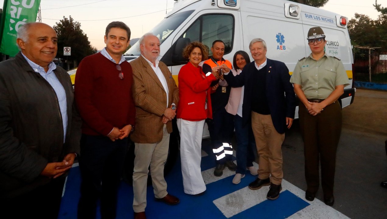/curico-entrega-nueva-ambulancia-para-los-niches