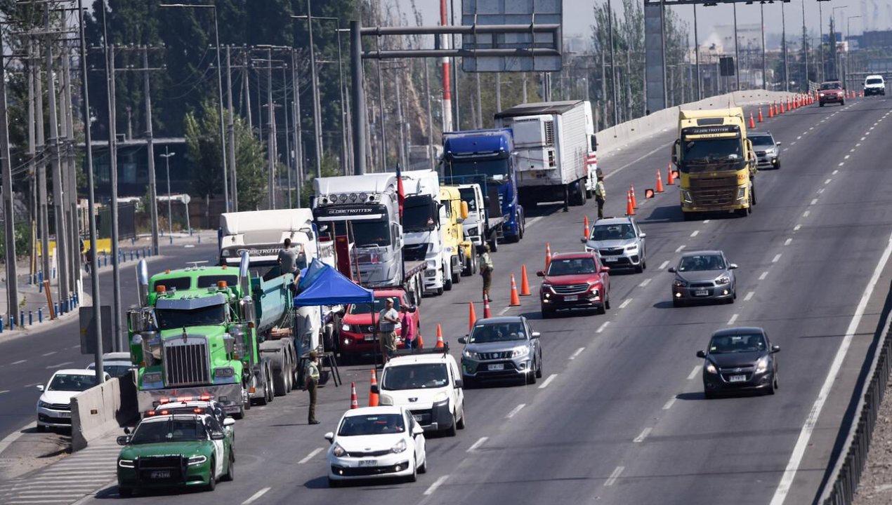 /gobierno-logra-acuerdo-parcial-con-camioneros-fijan-estabilizacion-del-diesel-y-mesa-tripartita