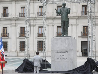 /boric-inauguro-estatua-de-aylwin-es-un-desafio-estar-a-su-altura-republicana