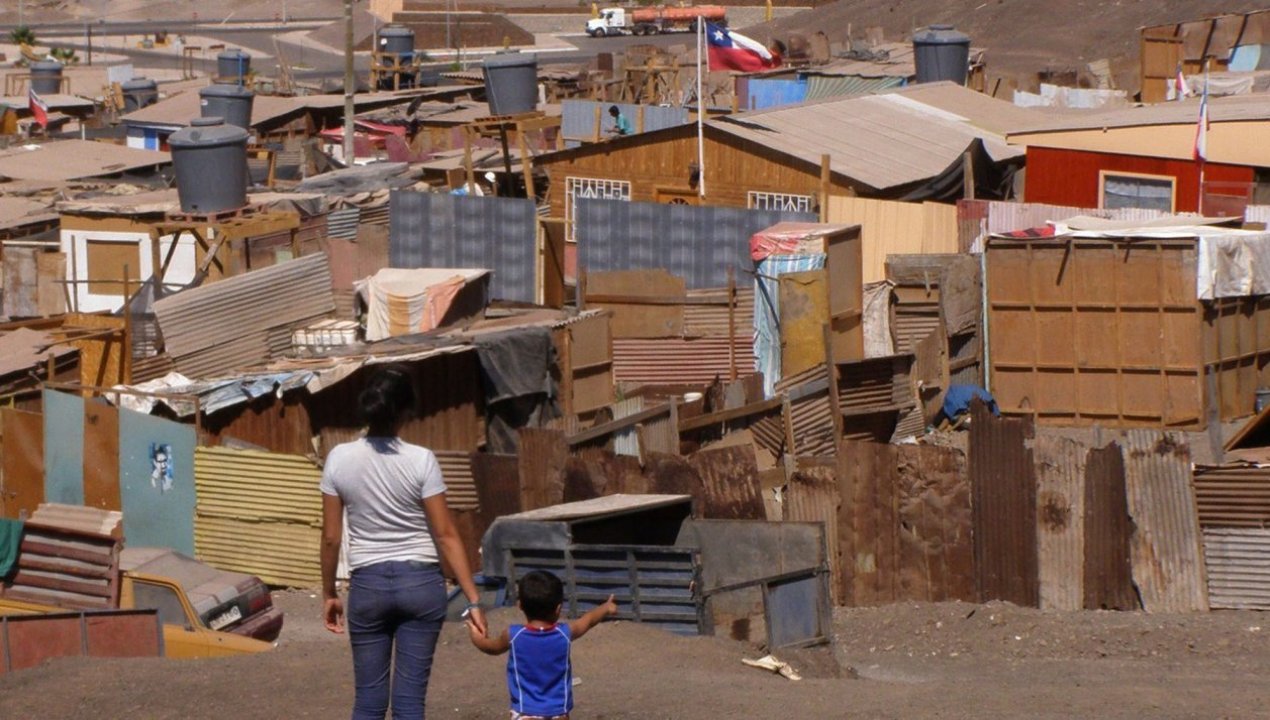 /actualidad/vivienda/campamentos/campamentos-en-chile-447-estan-bajo-amenaza-de-desalojo-pudiendo-afectar-a
