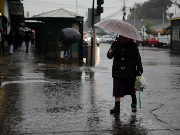 DMC emite aviso por lluvias y fuertes vientos en nueve regiones del país