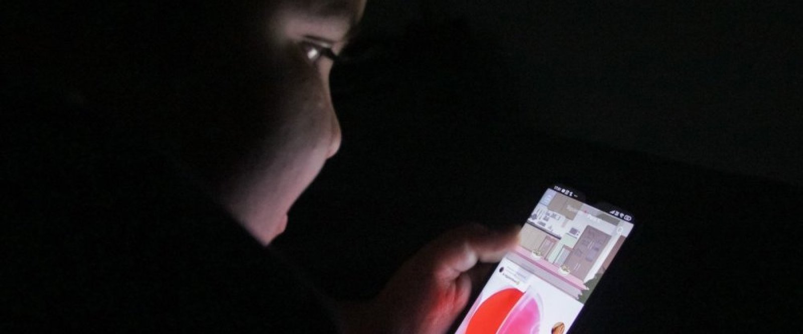 Francia prohíbe uso de las redes sociales a menores de 15 años