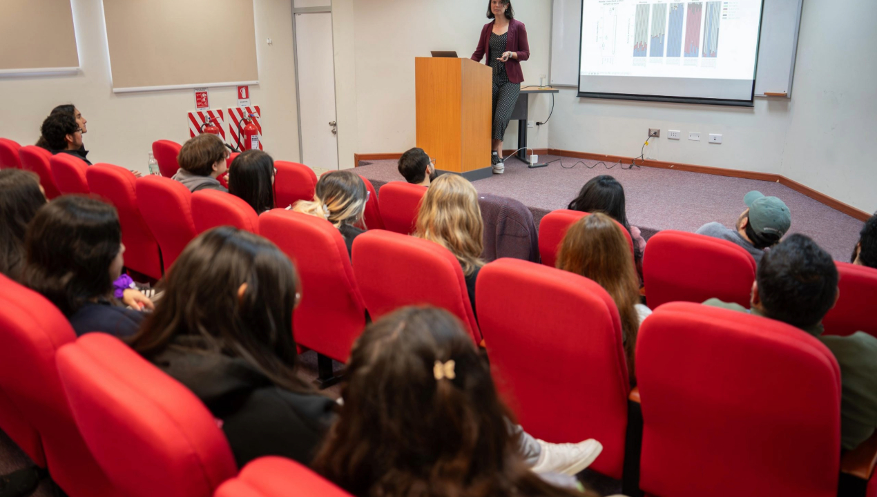 /universidad-de-antofagasta-realiza-seminario-sobre-la-bioinformatica-del